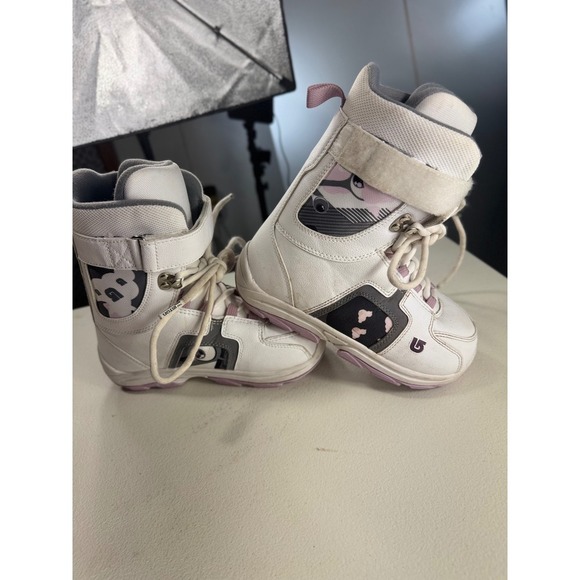 Burton Freestyle Snowboard Boots White Lavender Accents Youth Size 5 - Picture 1 of 10